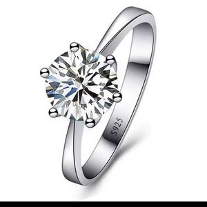 Elegant Silver Ring with crystal